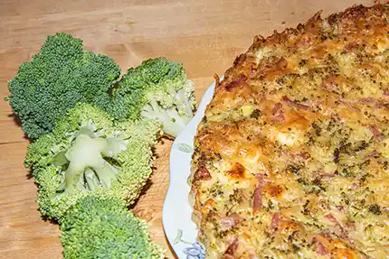 Gâteau au brocoli, fêta, jambon