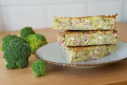 Gâteau au brocoli, fêta, jambon